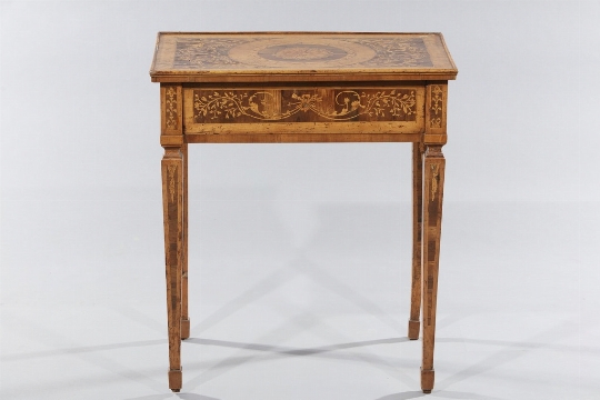 Tavolino, fine del XVIII secolo 