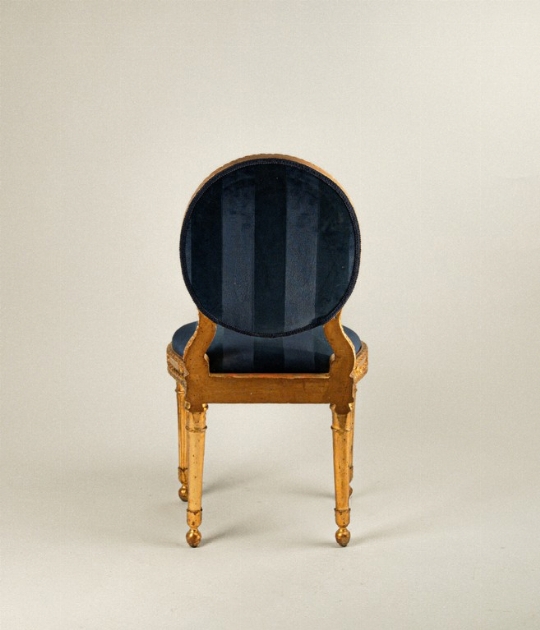 Quattro sedie in legno scolpito e dorato 