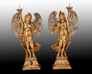 Coppia di angeli reggicero, inizi del XVIII secolo