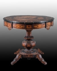 Tavolino intarsiato in legni diversi, XIX secolo