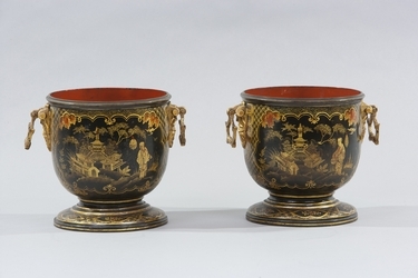 Coppia di cache-pots, XIX secolo